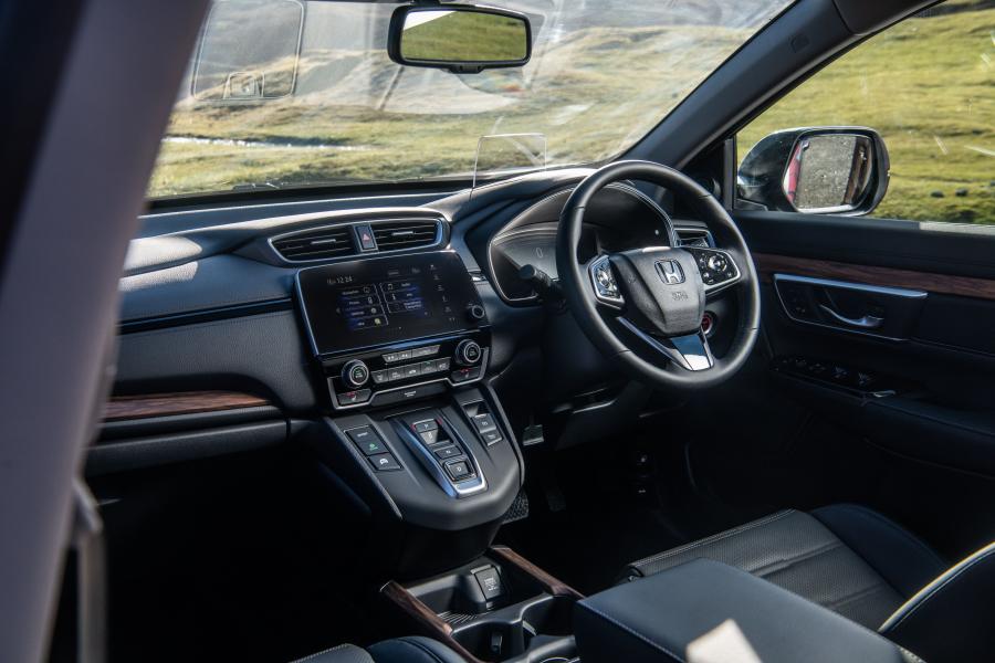 Интерьер Honda CR-V Hybrid 2018 года  (UK) (фото 16 из 18)